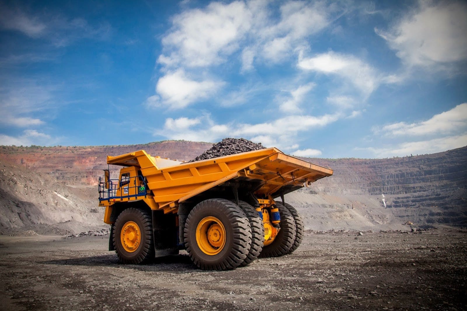 powerfull dump-trucks